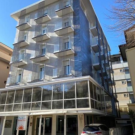 Hotel Vernel Rimini Esterno foto