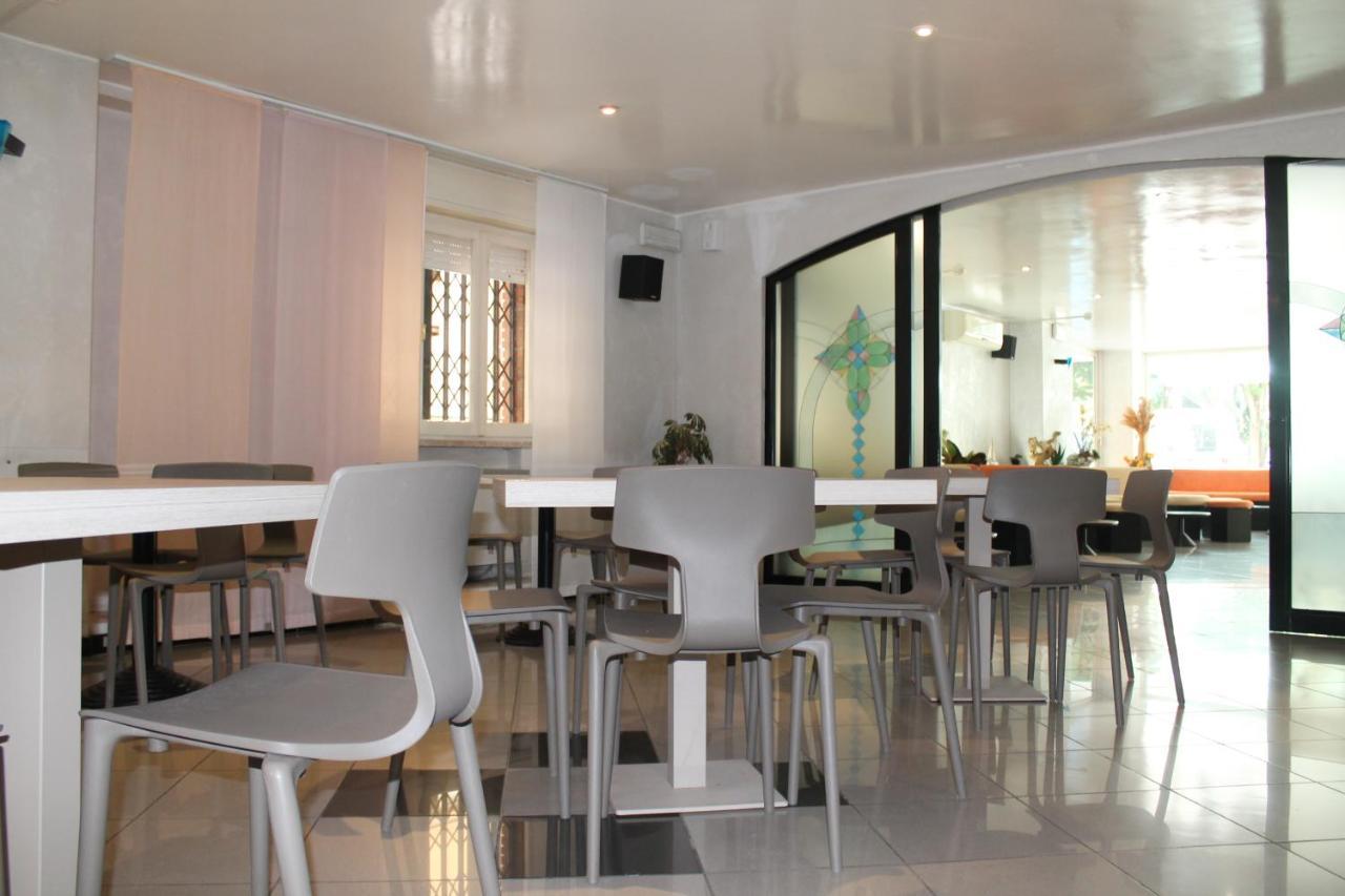 Hotel Vernel Rimini Esterno foto