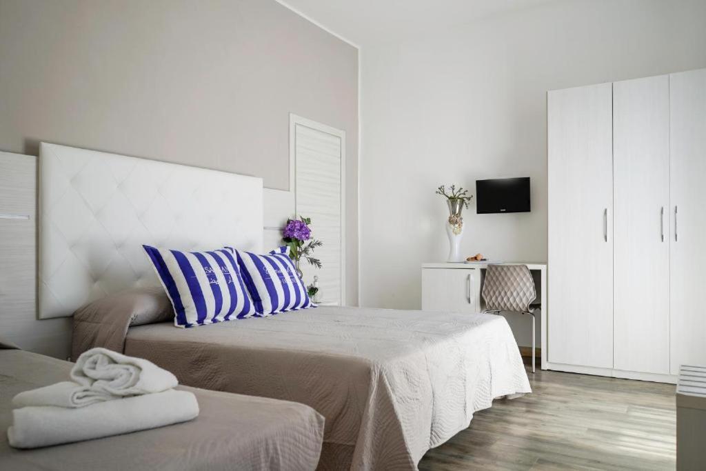 Hotel Vernel Rimini Esterno foto
