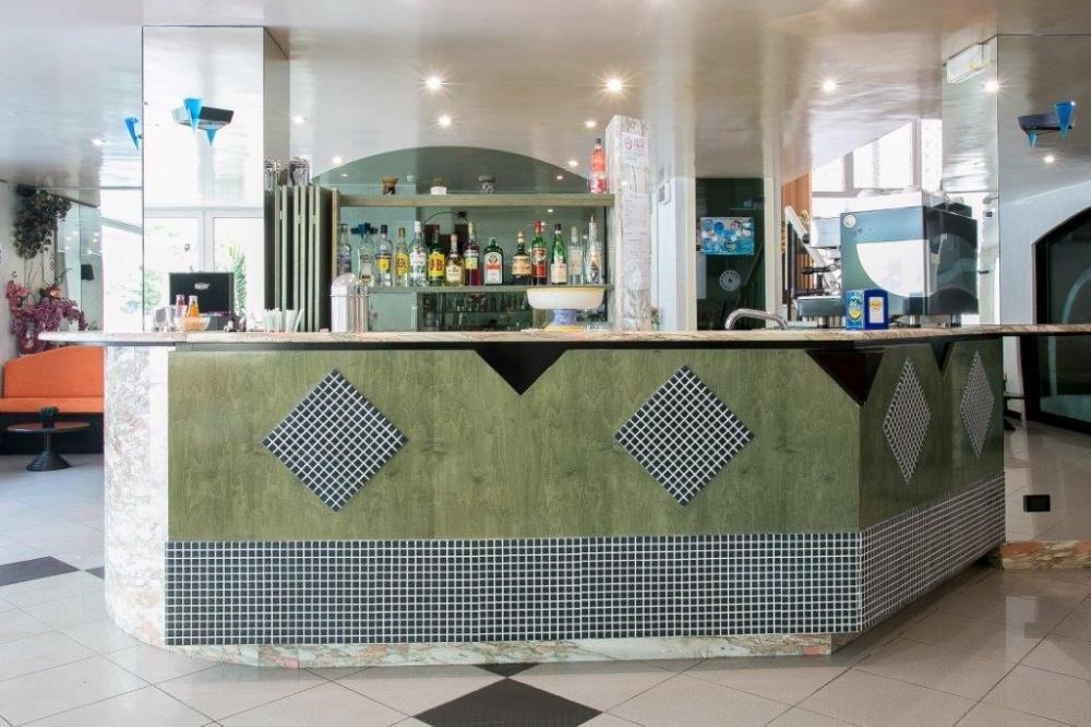 Hotel Vernel Rimini Esterno foto