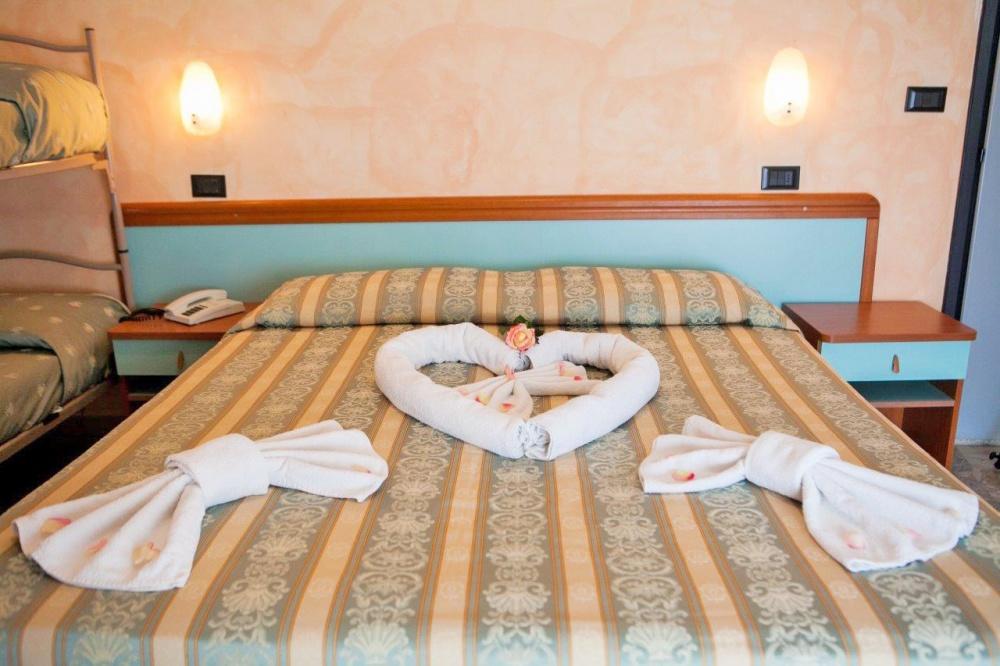 Hotel Vernel Rimini Esterno foto