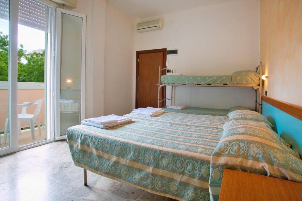 Hotel Vernel Rimini Esterno foto