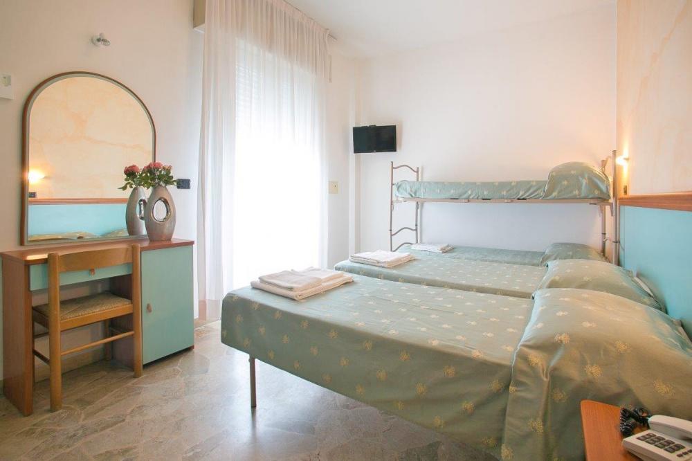 Hotel Vernel Rimini Esterno foto
