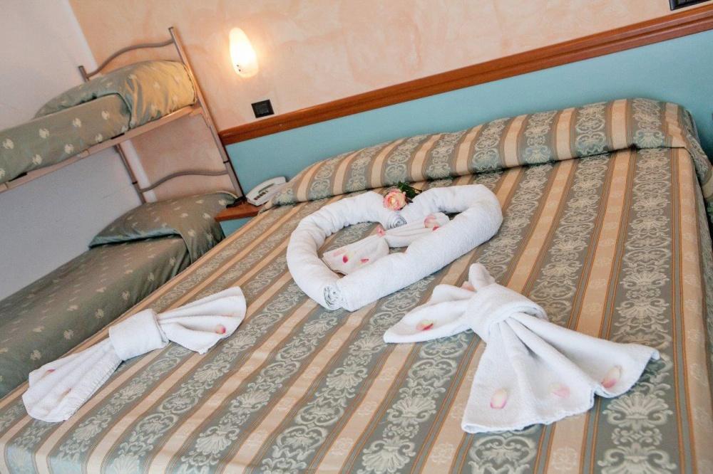 Hotel Vernel Rimini Esterno foto