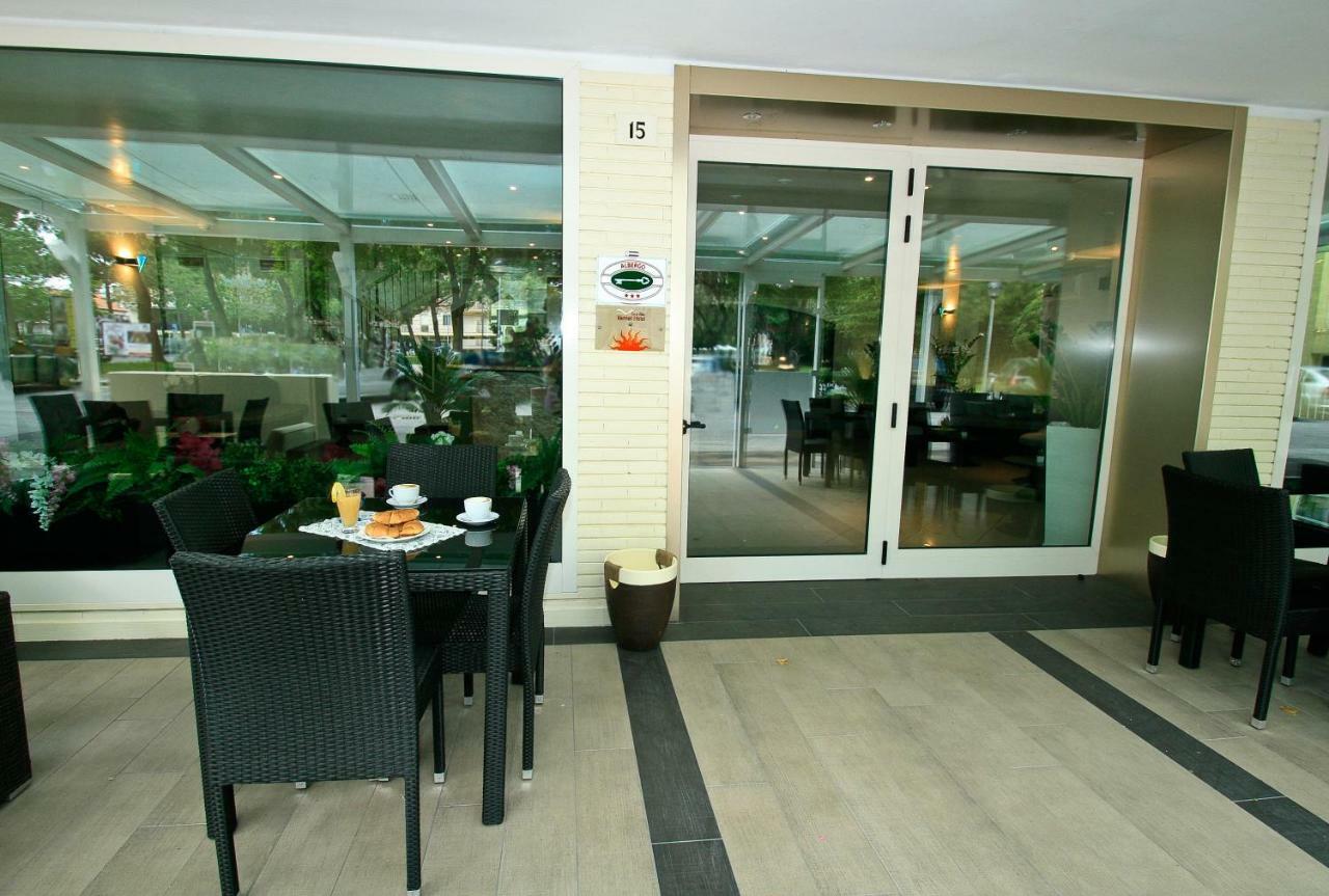 Hotel Vernel Rimini Esterno foto
