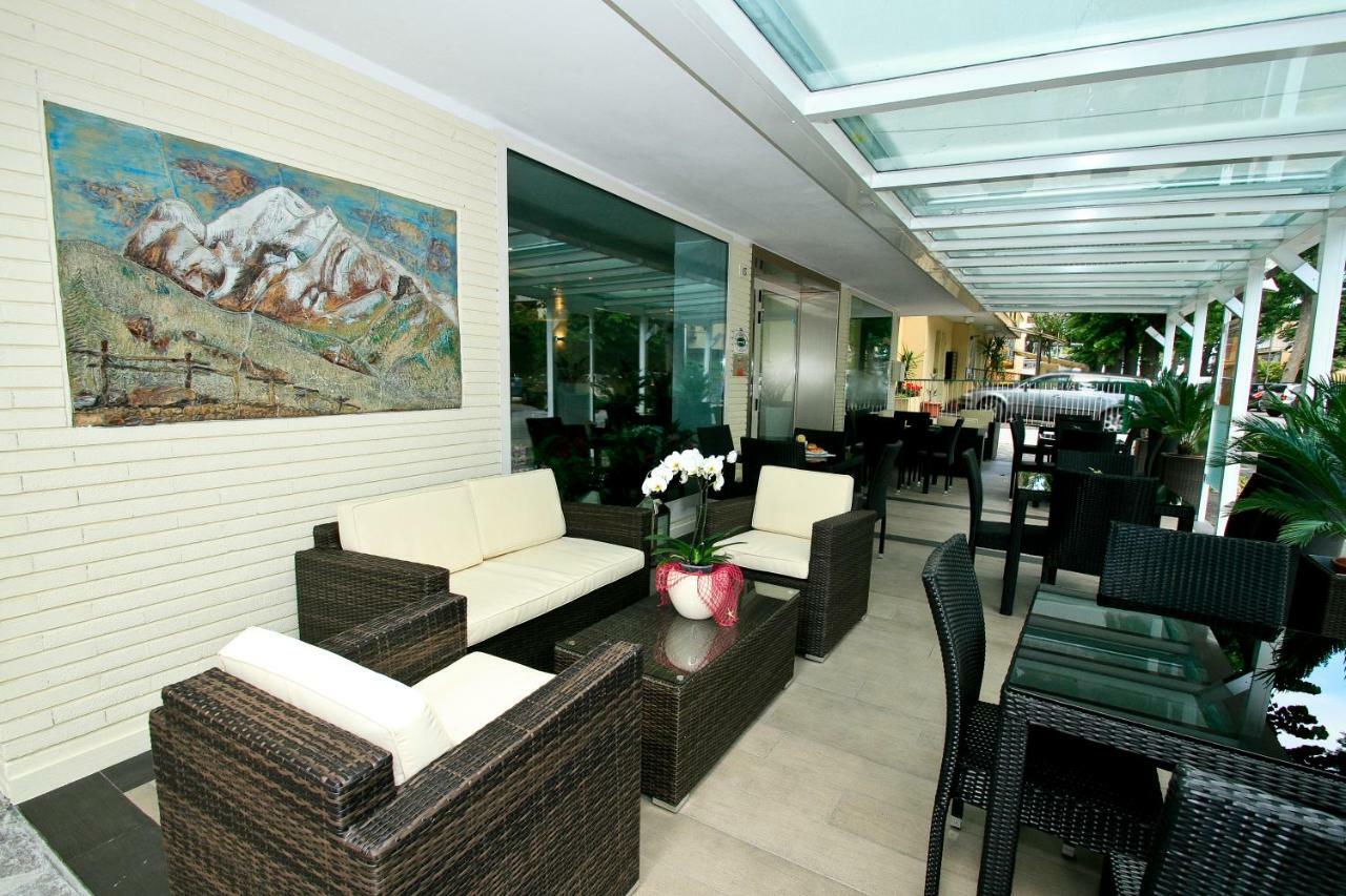 Hotel Vernel Rimini Esterno foto