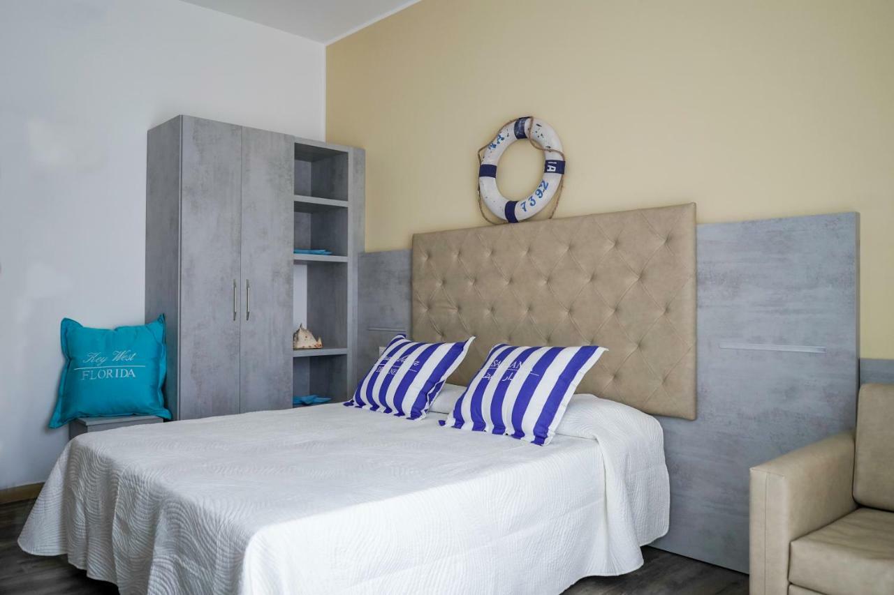 Hotel Vernel Rimini Esterno foto
