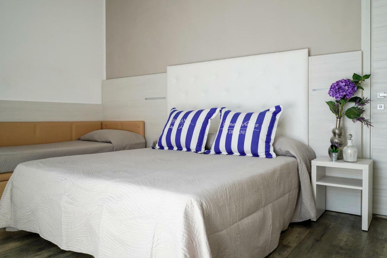 Hotel Vernel Rimini Esterno foto